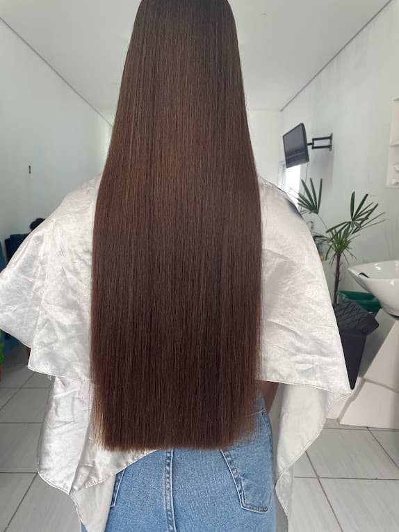 Cabelo longo com acabamento liso após progressiva