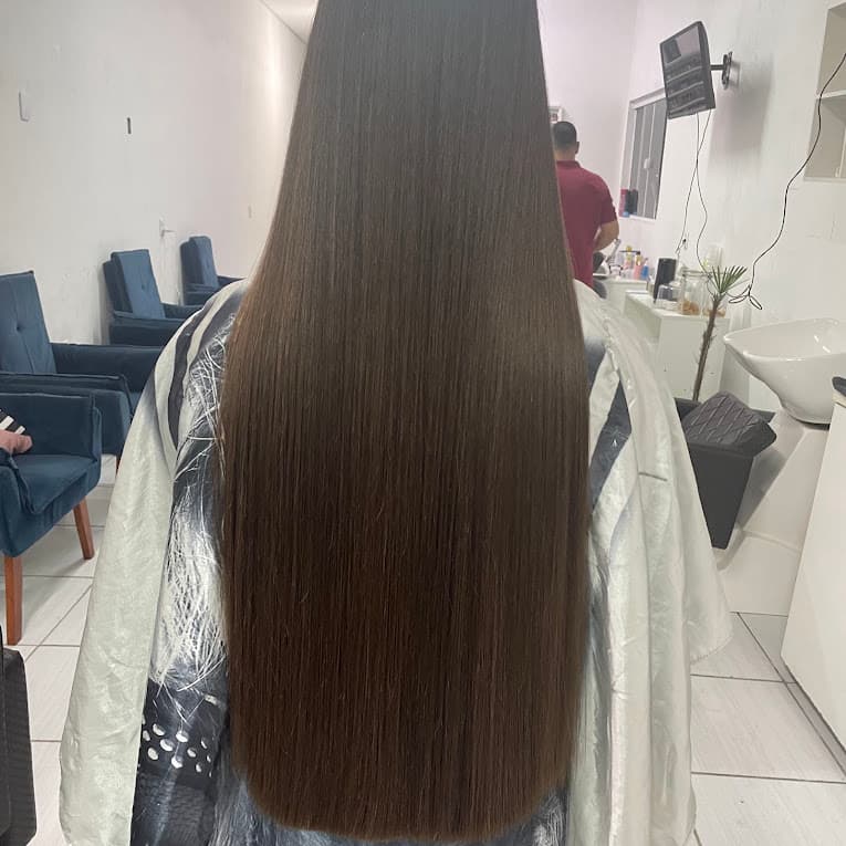 Cabelo longo alinhado com brilho