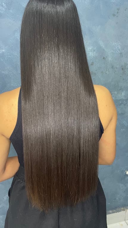 Cabelo longo liso com acabamento natural